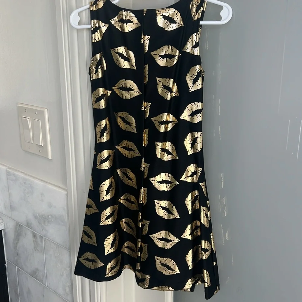 DORI CREATIONS gold kisses dress size 5